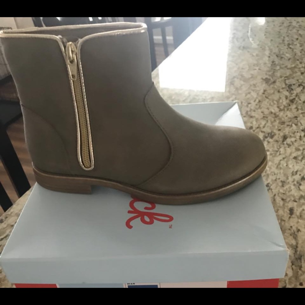 New!! Never worn ankle boots